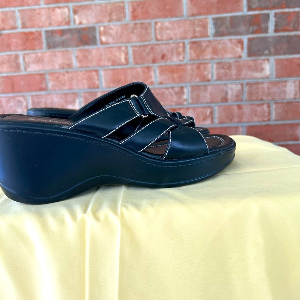 Women’s size 8 No Boundaries, black slip on sandal. - Picture 2 of 7
